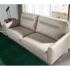 Sofá de 3 lugares estofado em pele cor Taupe