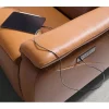 Sofá relax de 3 lugares estofado em pele castanha com apoio de cabeça. Pés em aço inoxidável cromado escuro e 2 sistemas de relaxamento eléctricos.