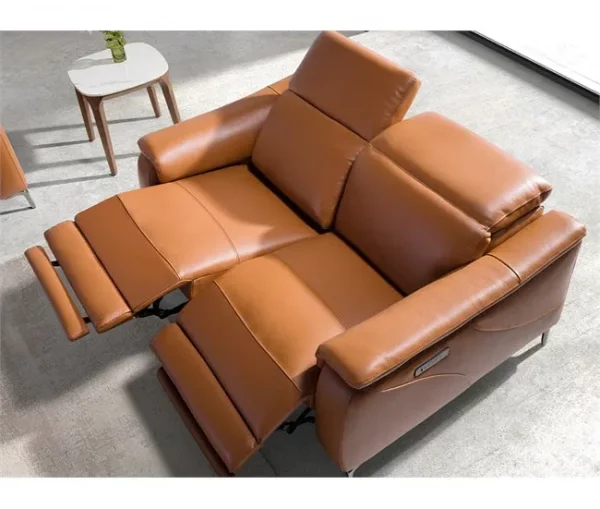 Sofá de relaxamento de 2 lugares estofado em pele castanha com apoio de cabeça, pernas em aço inoxidável cromado escuro e 2 sistemas de relaxamento eléctricos